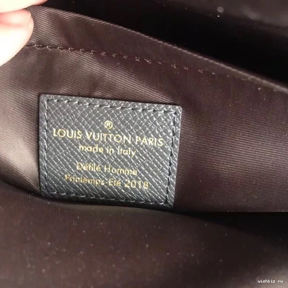 WIS Messenger Vuitton Louis 1027